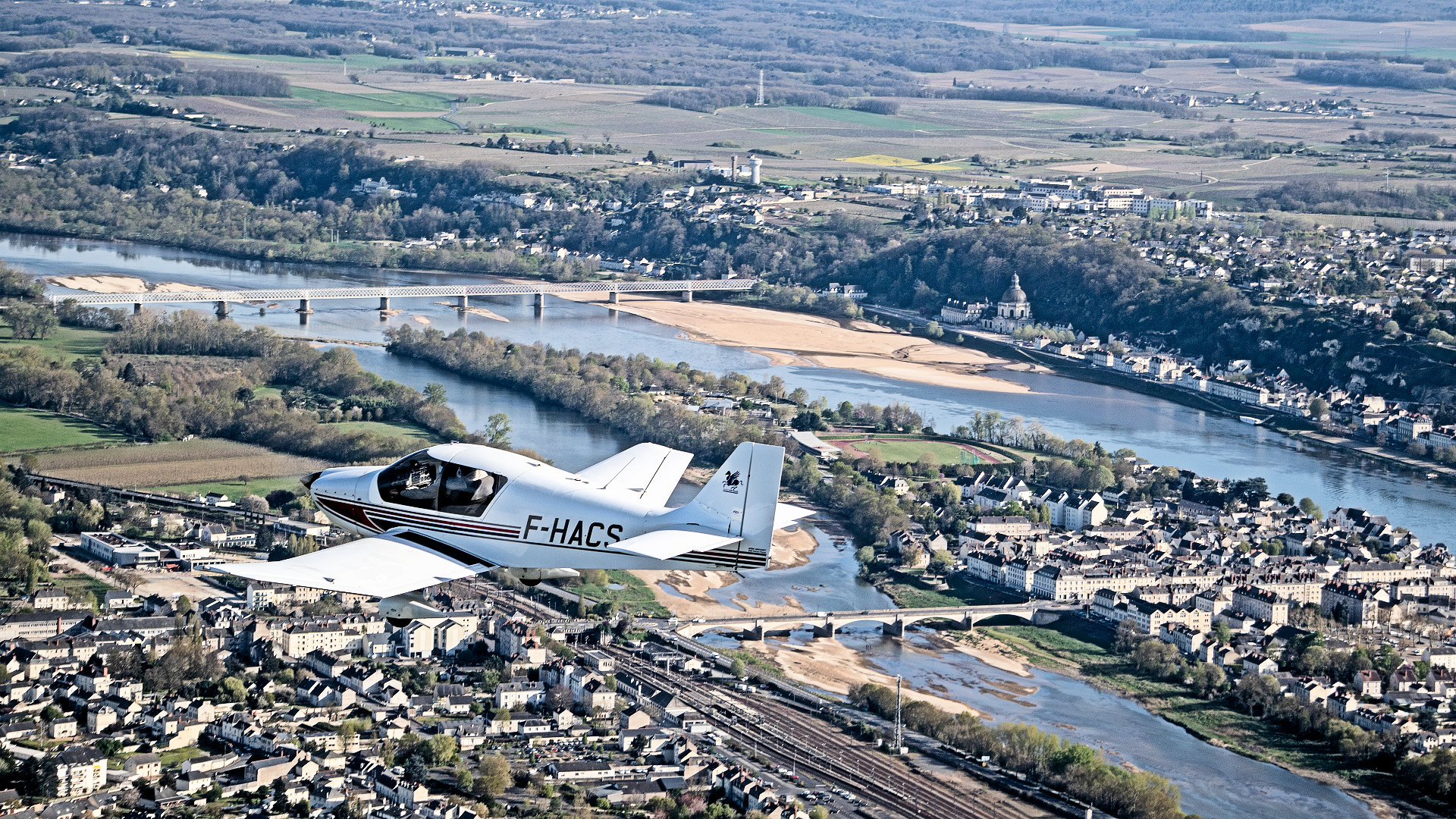 Overflying city of Saumur on board the Saumur Air Club DR 400