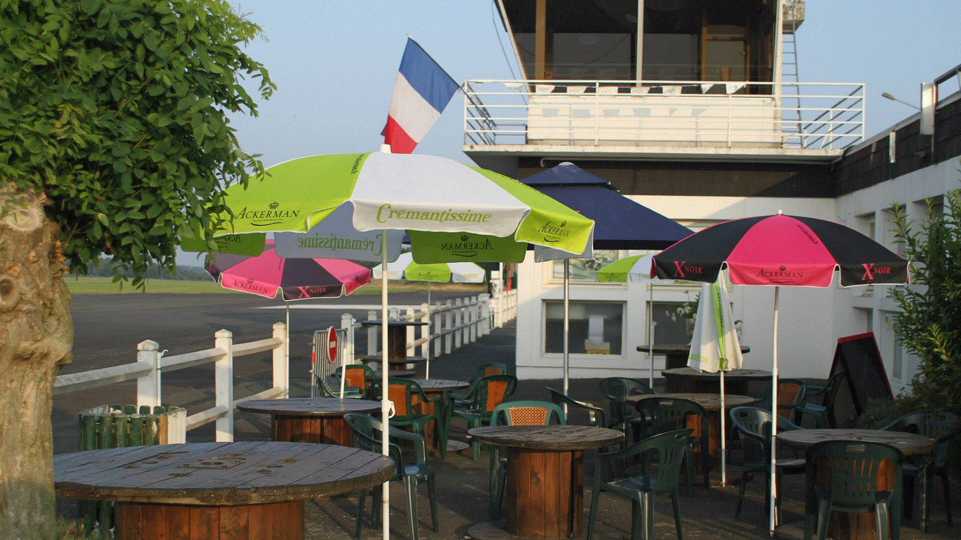 La terrasse à Saumur Air club